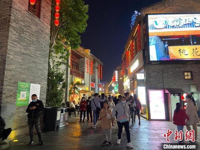 多地市委書記帶頭上街吃夜宵促消費(fèi)